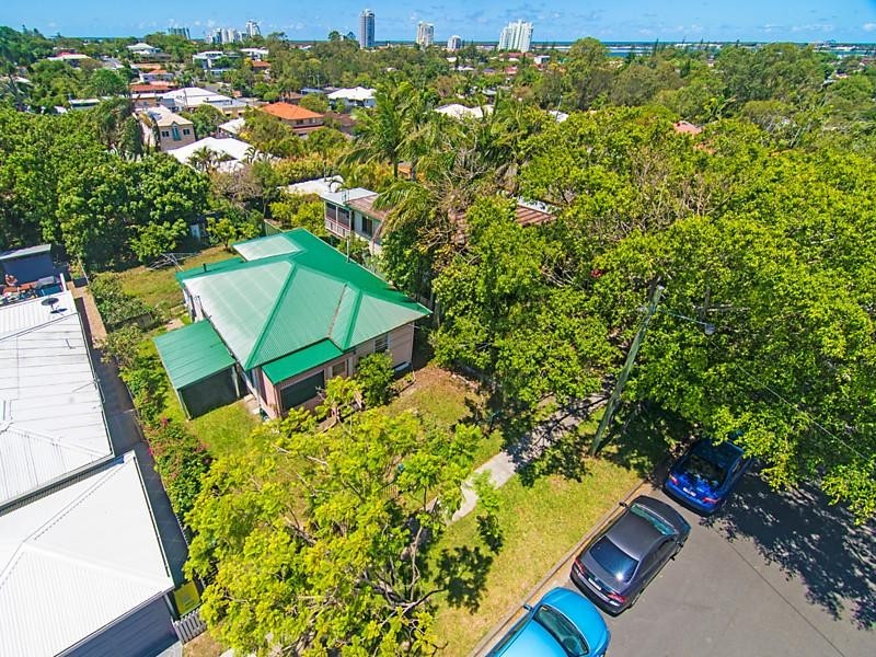 11 Deakin Avenue, Southport QLD 4215