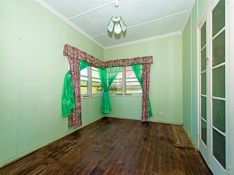 11 Deakin Avenue, Southport QLD 4215