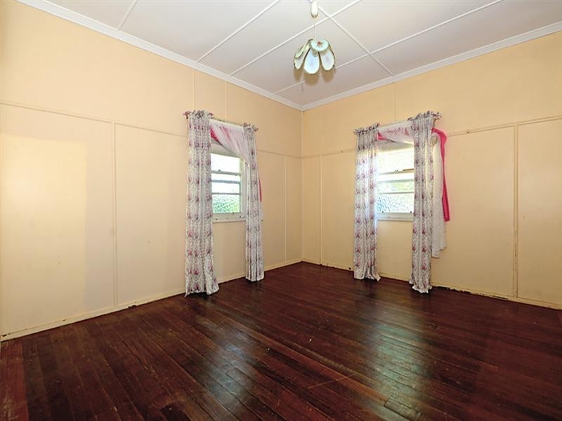 11 Deakin Avenue, Southport QLD 4215