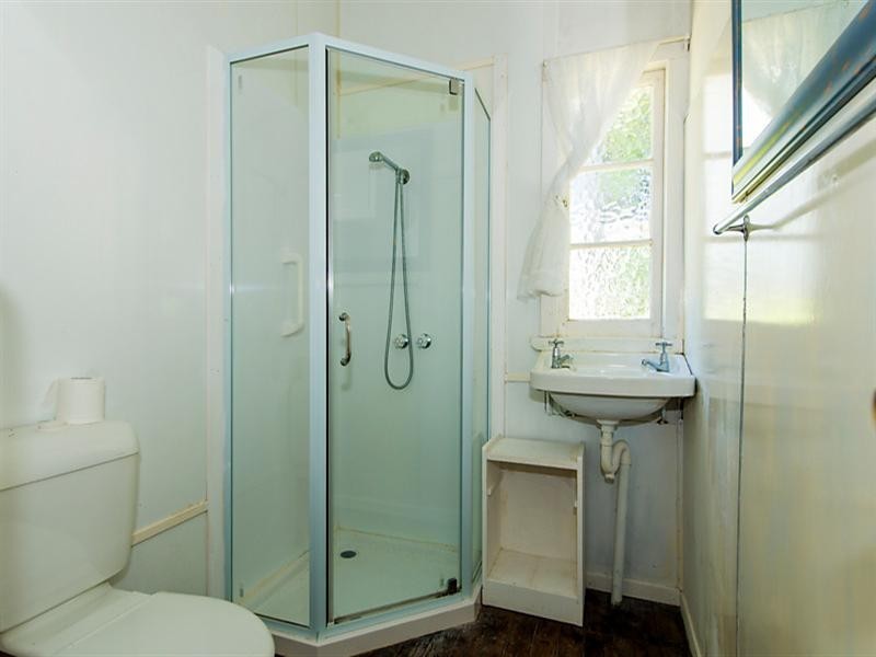 11 Deakin Avenue, Southport QLD 4215