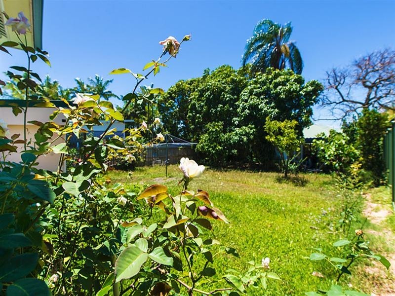 11 Deakin Avenue, Southport QLD 4215