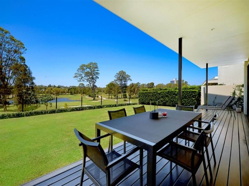 19 The Boulevarde, Benowa QLD 4217