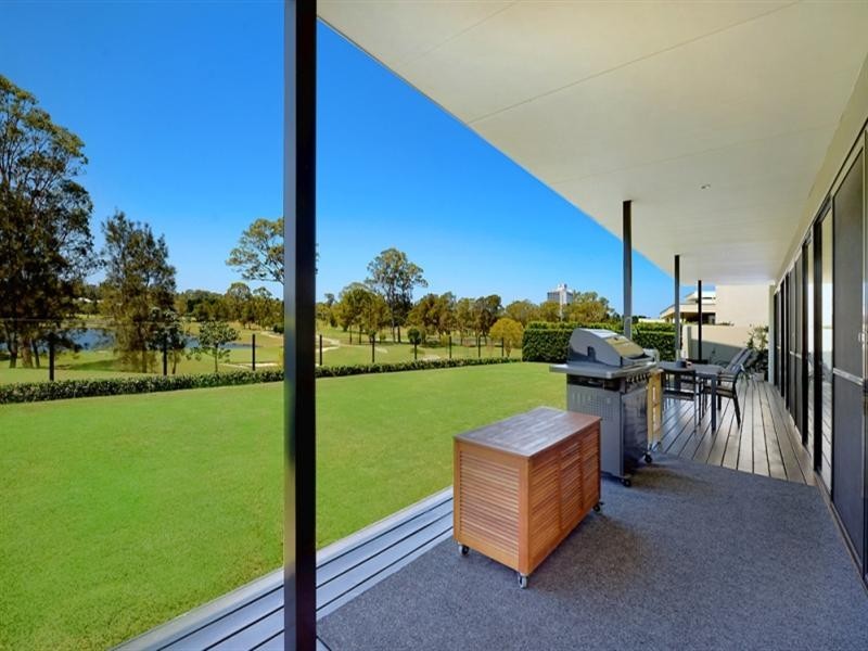 19 The Boulevarde, Benowa QLD 4217