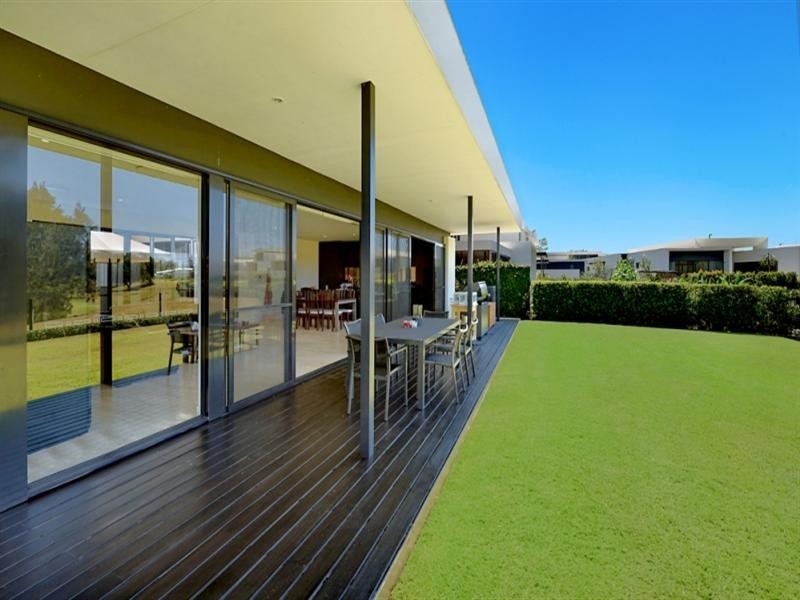 19 The Boulevarde, Benowa QLD 4217