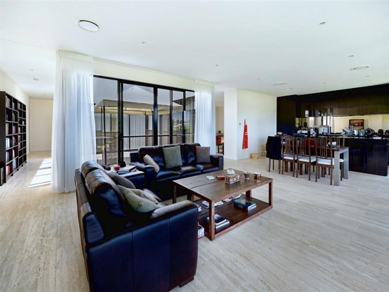 19 The Boulevarde, Benowa QLD 4217