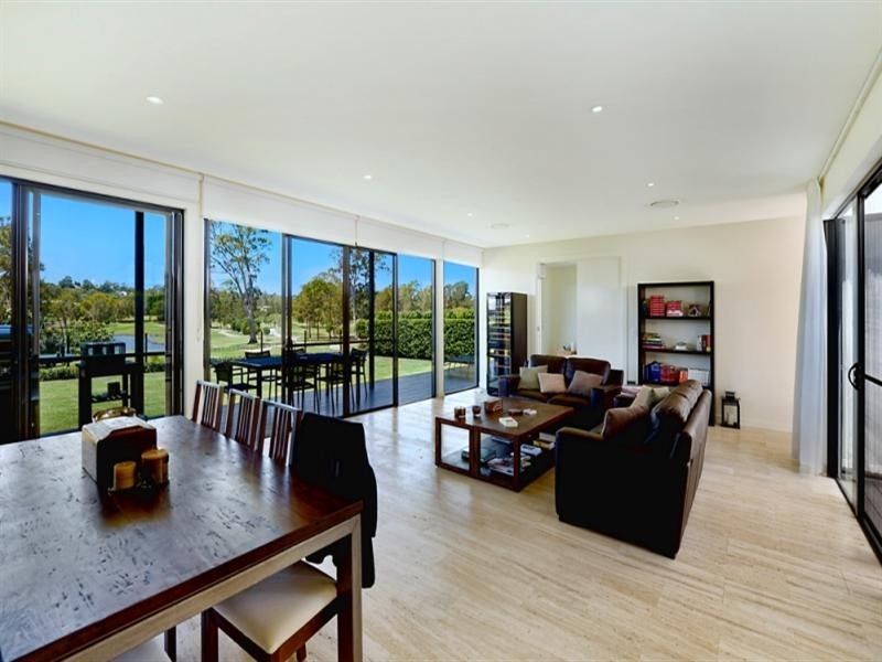 19 The Boulevarde, Benowa QLD 4217