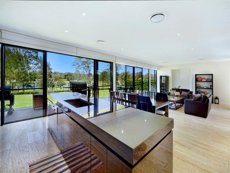 19 The Boulevarde, Benowa QLD 4217