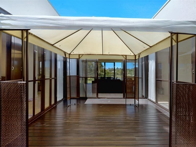19 The Boulevarde, Benowa QLD 4217