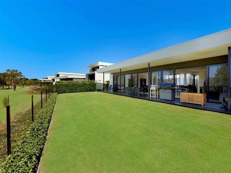 19 The Boulevarde, Benowa QLD 4217