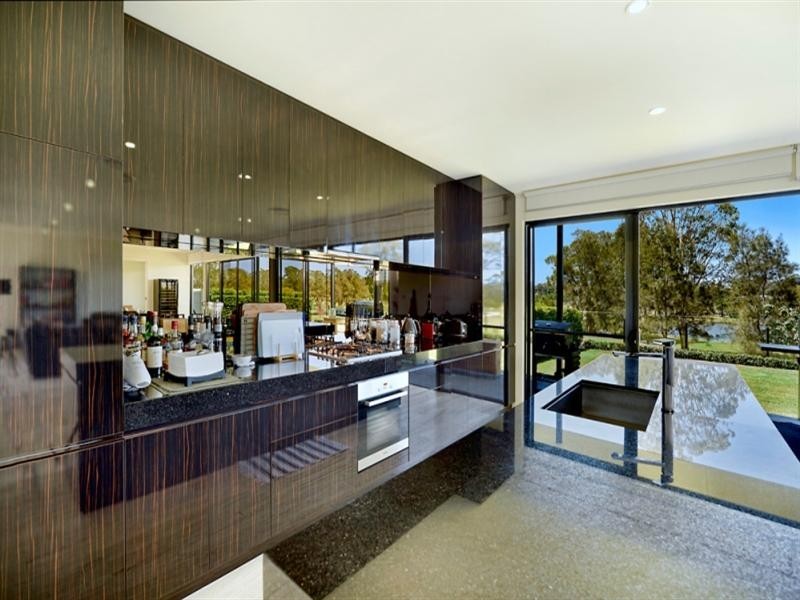 19 The Boulevarde, Benowa QLD 4217