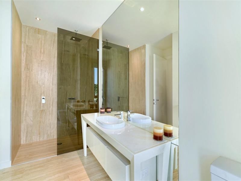 19 The Boulevarde, Benowa QLD 4217