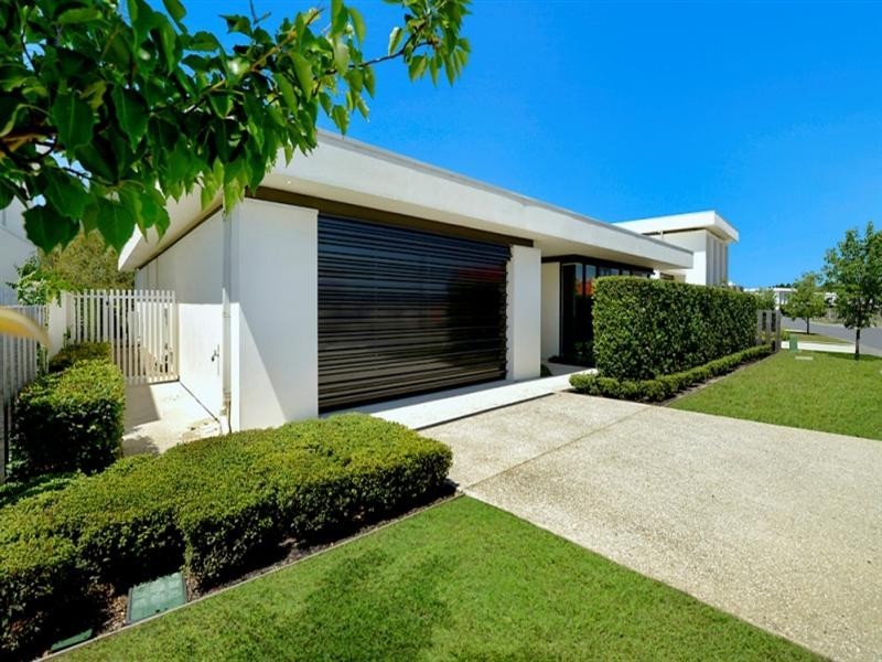 19 The Boulevarde, Benowa QLD 4217