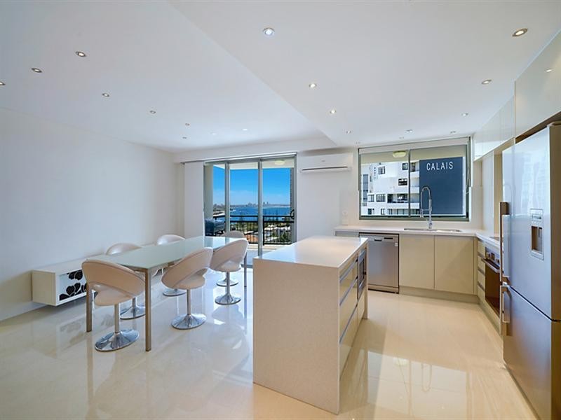 29 Woodroffe Avenue, Main Beach QLD 4217