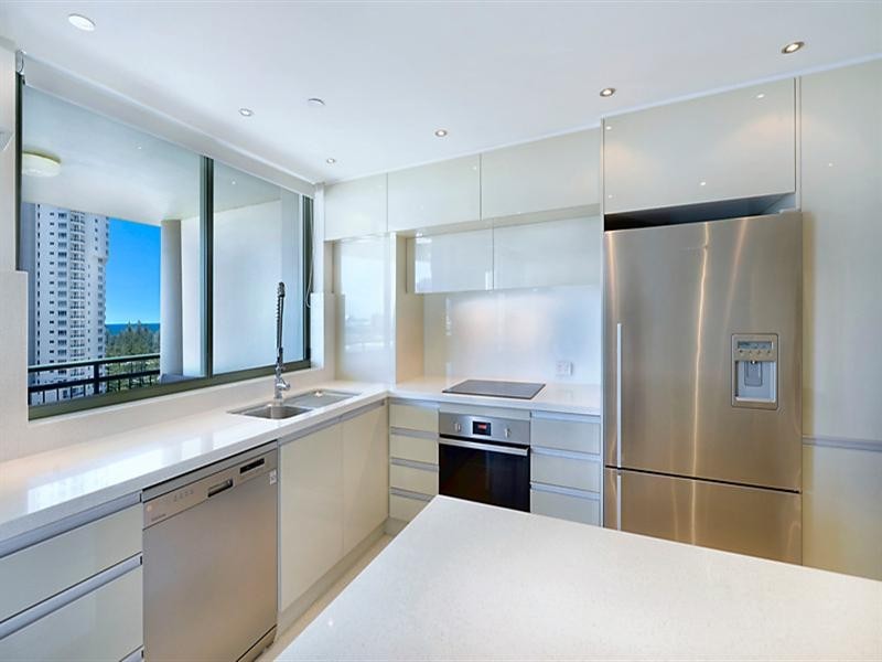 29 Woodroffe Avenue, Main Beach QLD 4217