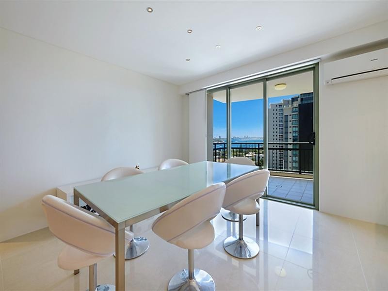 29 Woodroffe Avenue, Main Beach QLD 4217