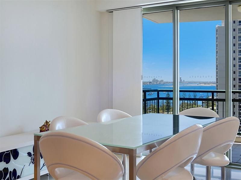 29 Woodroffe Avenue, Main Beach QLD 4217