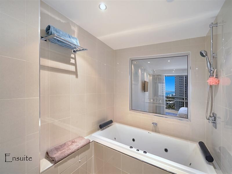 29 Woodroffe Avenue, Main Beach QLD 4217