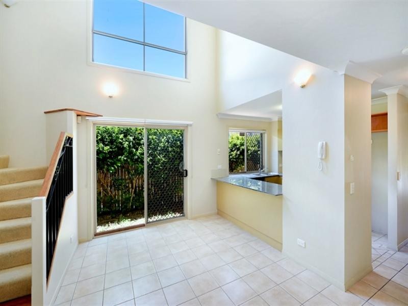 24 Brighton Parade, Southport QLD 4215