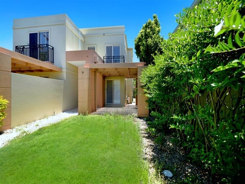 24 Brighton Parade, Southport QLD 4215