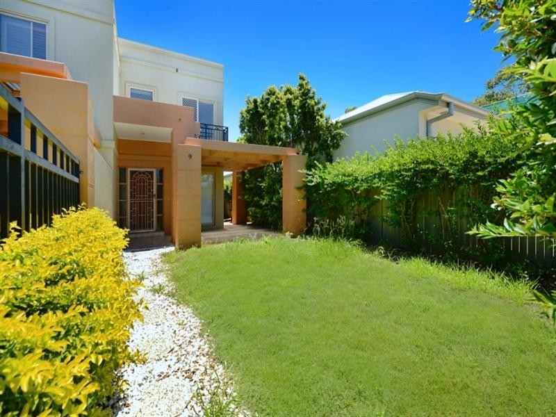 24 Brighton Parade, Southport QLD 4215