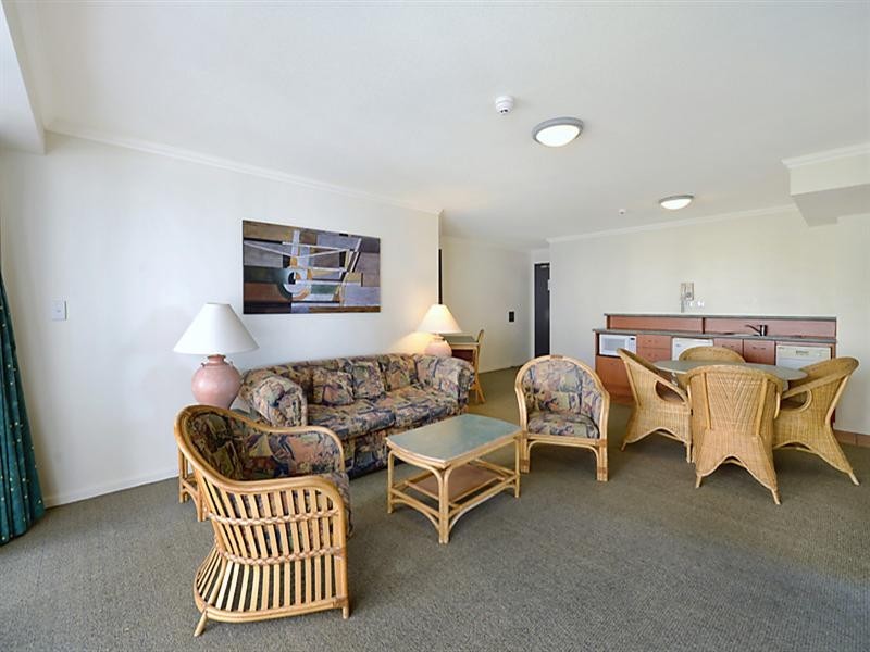 138 Ferny Avenue, Surfers Paradise QLD 4217