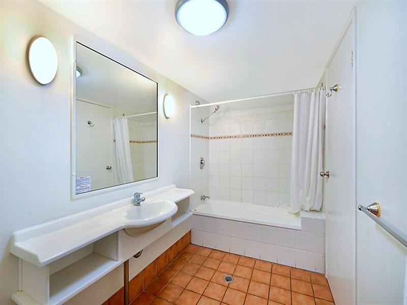 138 Ferny Avenue, Surfers Paradise QLD 4217