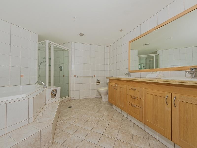 6 ‘Oceana’ 100 Old Burleigh Road, Broadbeach QLD 4218