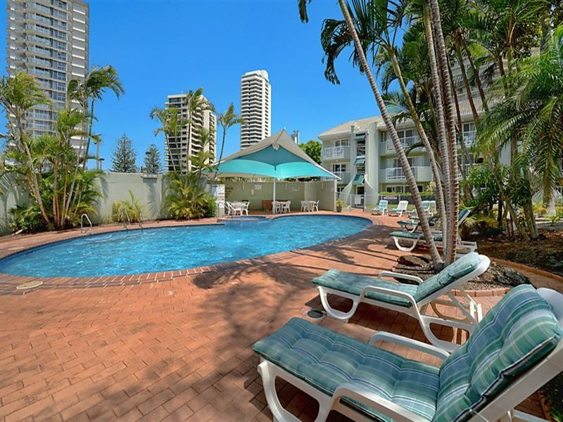 11 Breaker Street, Main Beach QLD 4217
