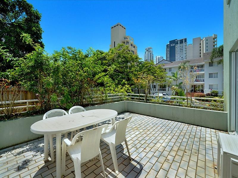 11 Breaker Street, Main Beach QLD 4217