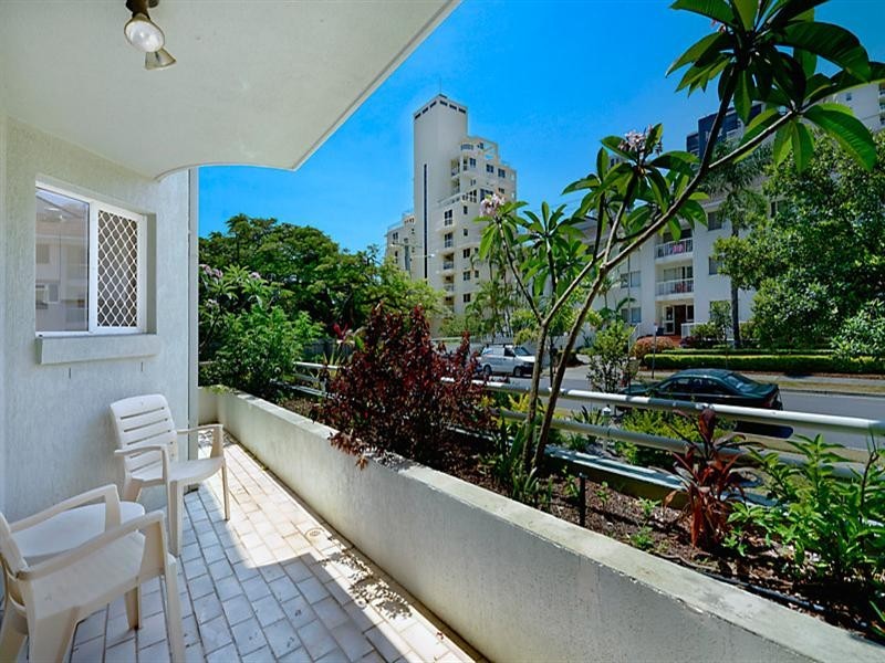 11 Breaker Street, Main Beach QLD 4217