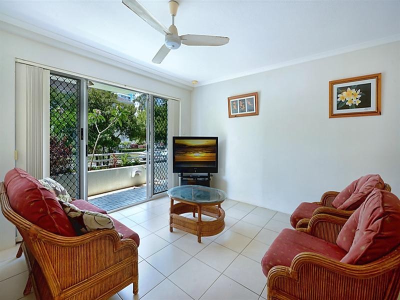 11 Breaker Street, Main Beach QLD 4217