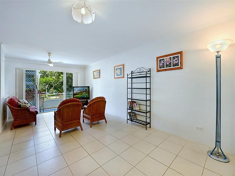 11 Breaker Street, Main Beach QLD 4217