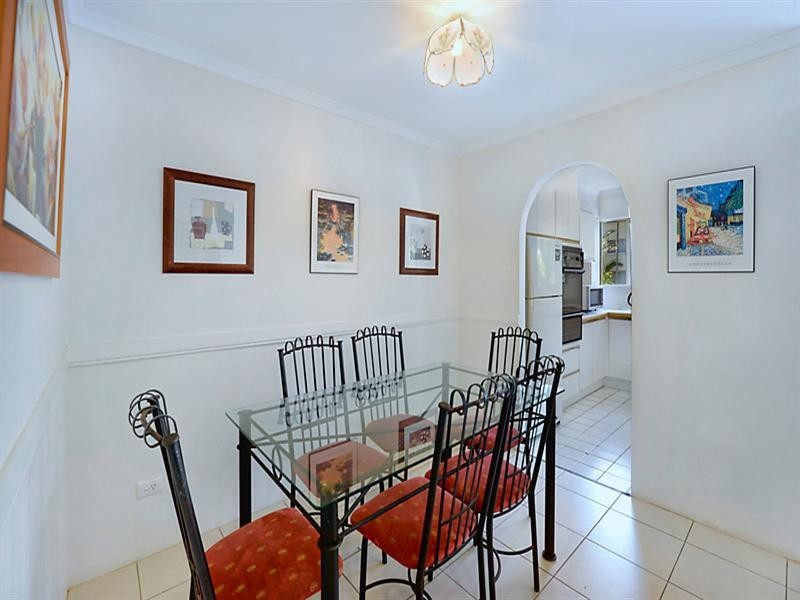 11 Breaker Street, Main Beach QLD 4217