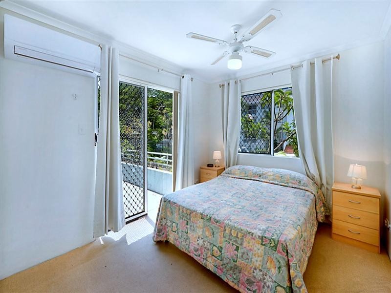 11 Breaker Street, Main Beach QLD 4217