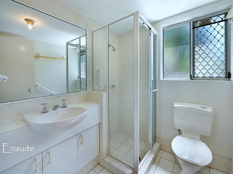 11 Breaker Street, Main Beach QLD 4217