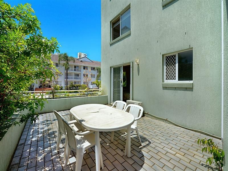 11 Breaker Street, Main Beach QLD 4217