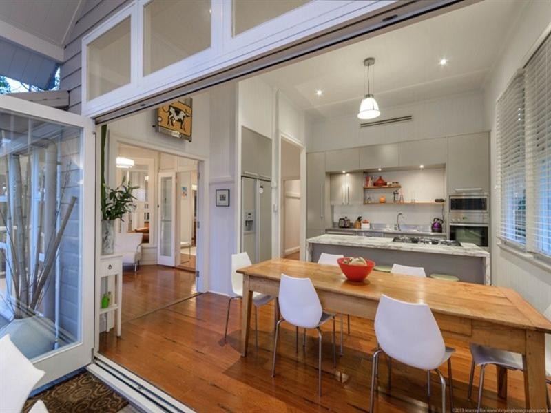 18 Lenneberg Street, Southport QLD 4215