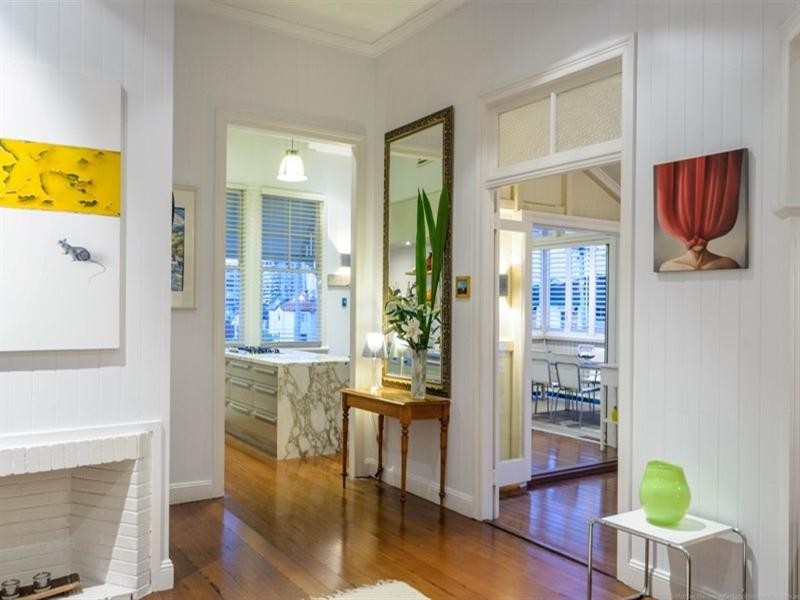 18 Lenneberg Street, Southport QLD 4215