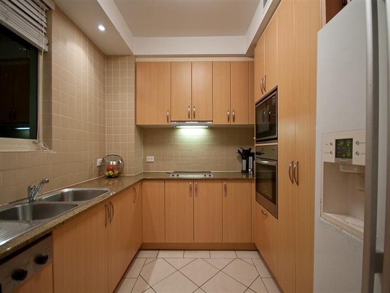 1 Cable Street, Main Beach QLD 4217