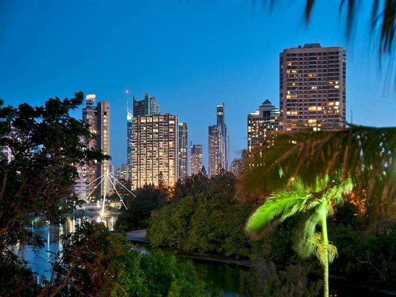 1 Cable Street, Main Beach QLD 4217