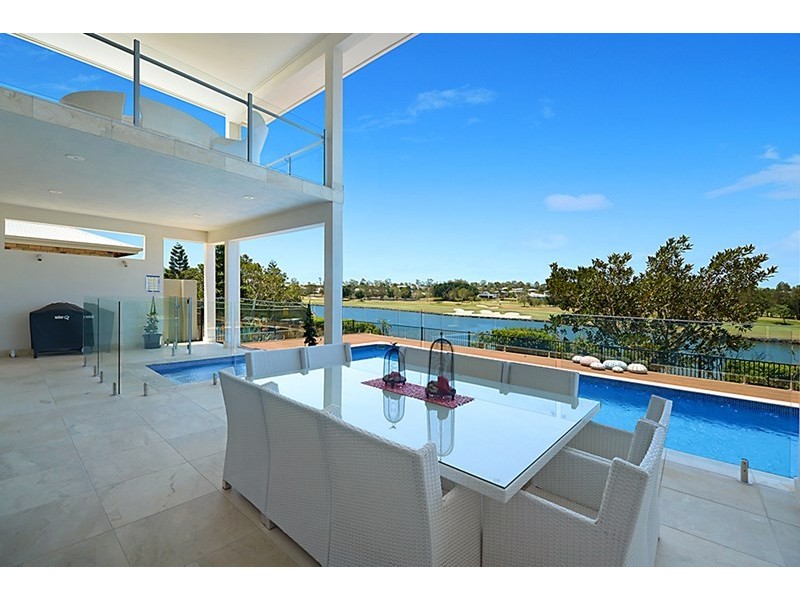 3023 The Boulevarde, Benowa QLD 4217