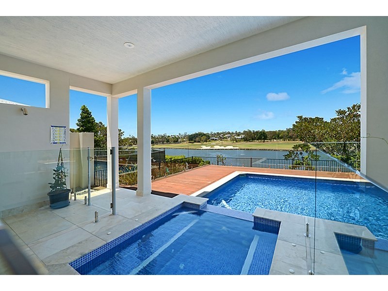 3023 The Boulevarde, Benowa QLD 4217