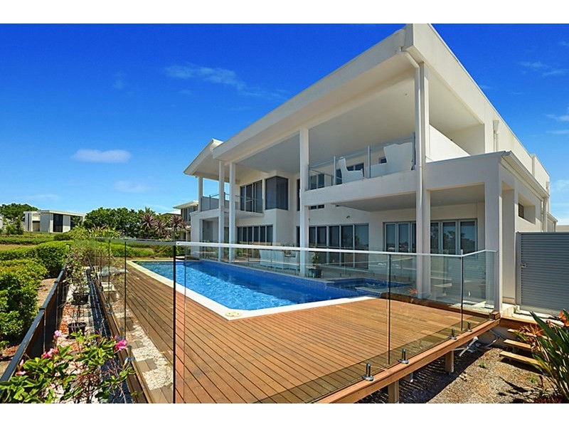 3023 The Boulevarde, Benowa QLD 4217