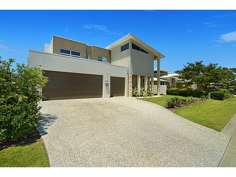 3023 The Boulevarde, Benowa QLD 4217