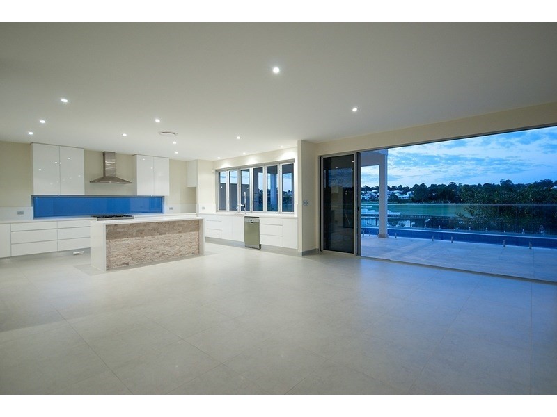 3023 The Boulevarde, Benowa QLD 4217