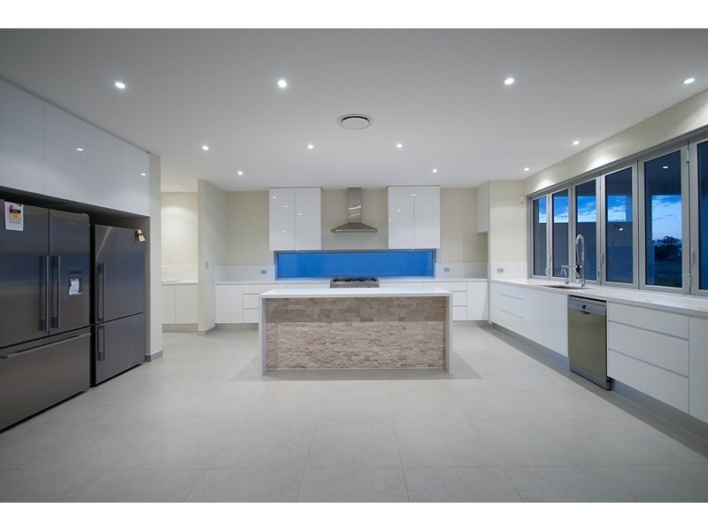 3023 The Boulevarde, Benowa QLD 4217