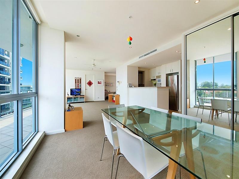 1 Como Crescent, Southport QLD 4215