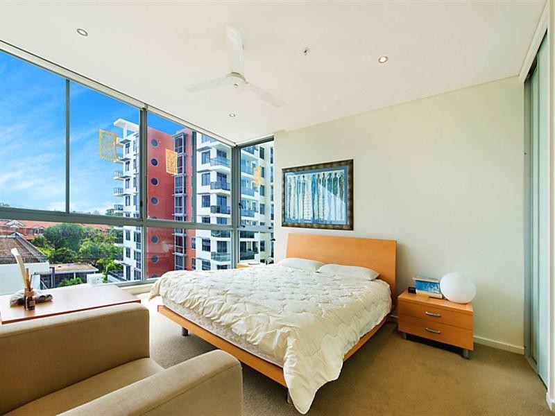 1 Como Crescent, Southport QLD 4215