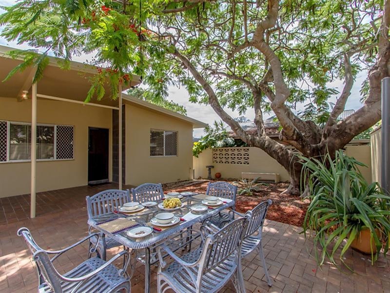 18 Edward Street, Labrador QLD 4215