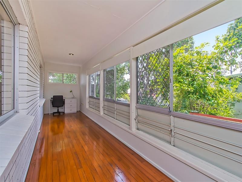 18 Edward Street, Labrador QLD 4215